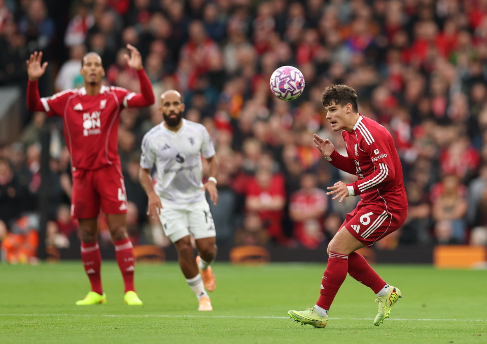 Oga, 在英国利物, 队主帅阿莫 Oga, 在英国利物, 队主帅阿莫